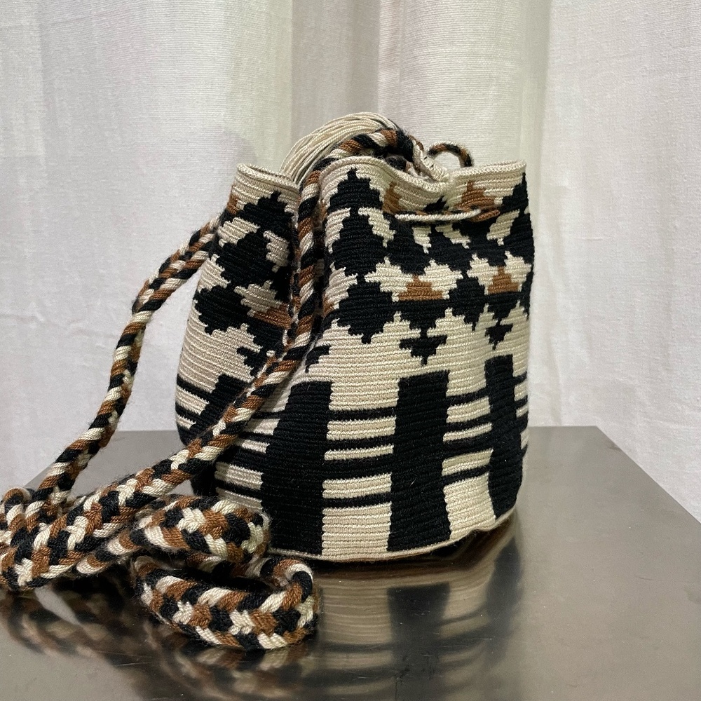 Guanabana Crossbody Bag M in Swan